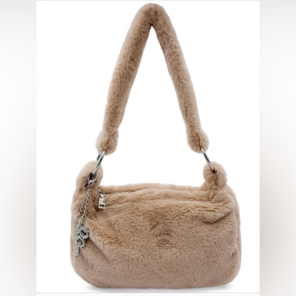 Cozy Chic: Gilda Paris Beige Faux Fur Handbag with Luxe Charm Details